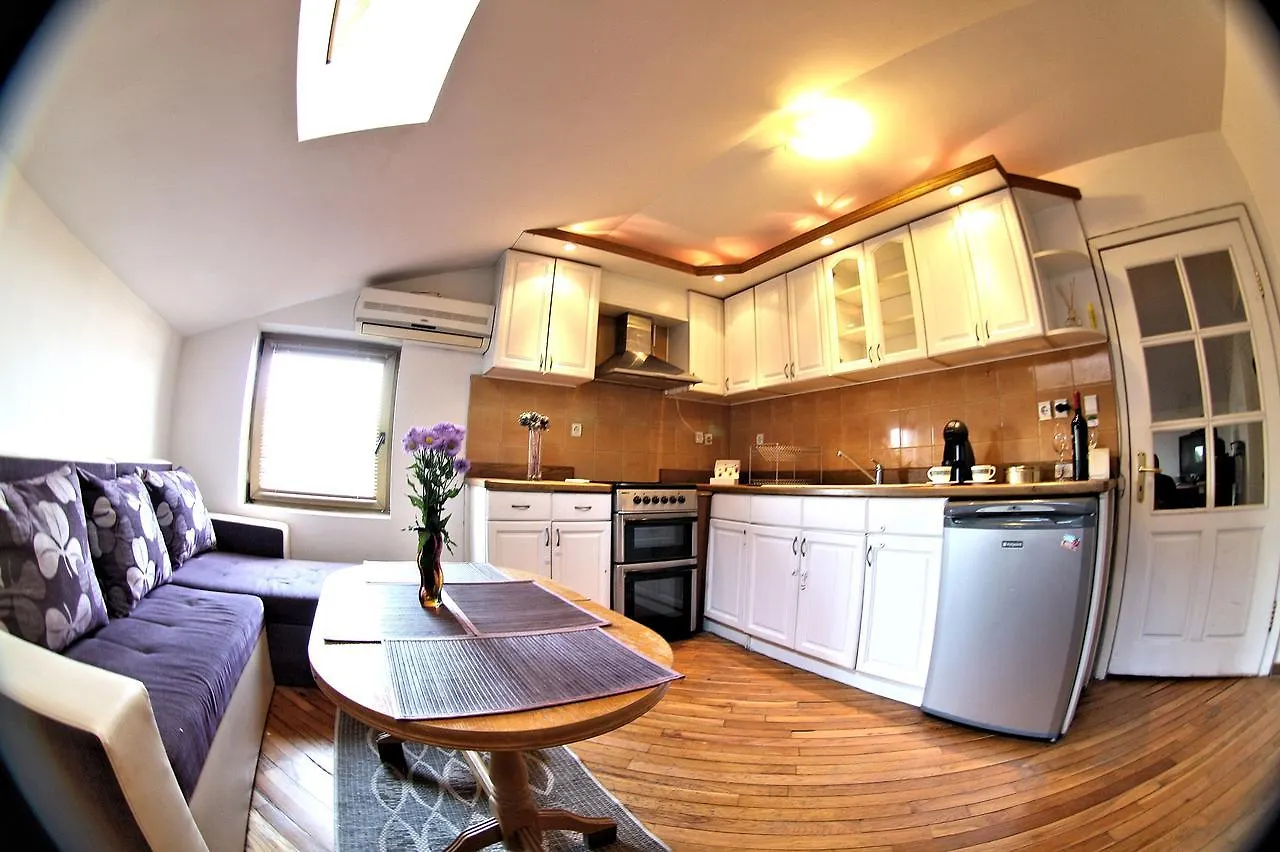 Lover'S Nest Next To The Beach 바르나